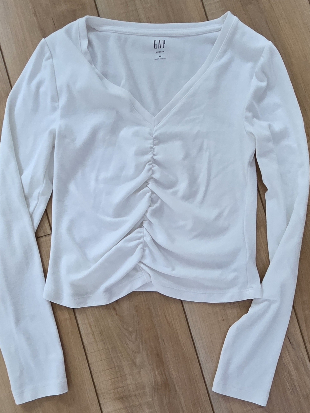GAP White V‑Neck Ruched Long Sleeve Top